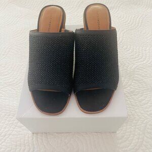 NWOT Lucky Brand Black Lenira Sandal Size 9
